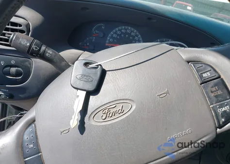 2002 Ford F-150 Lariat/Xlt из США, поврежденный, VIN 1FTRW08L32KB50745